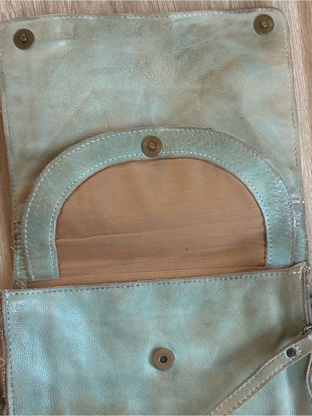 Never Mind handcrafted, vintage-style leather Patina look Mint  crossbody - Picture 3 of 6